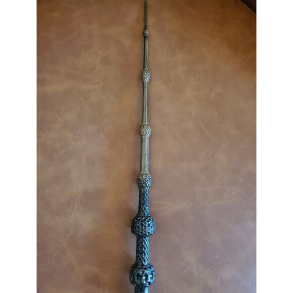 Hand Stained Elder Wand from Harry Potter - Picture 3 of 8